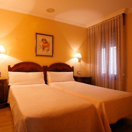 Hostal Victoria III Madrid Luaran gambar