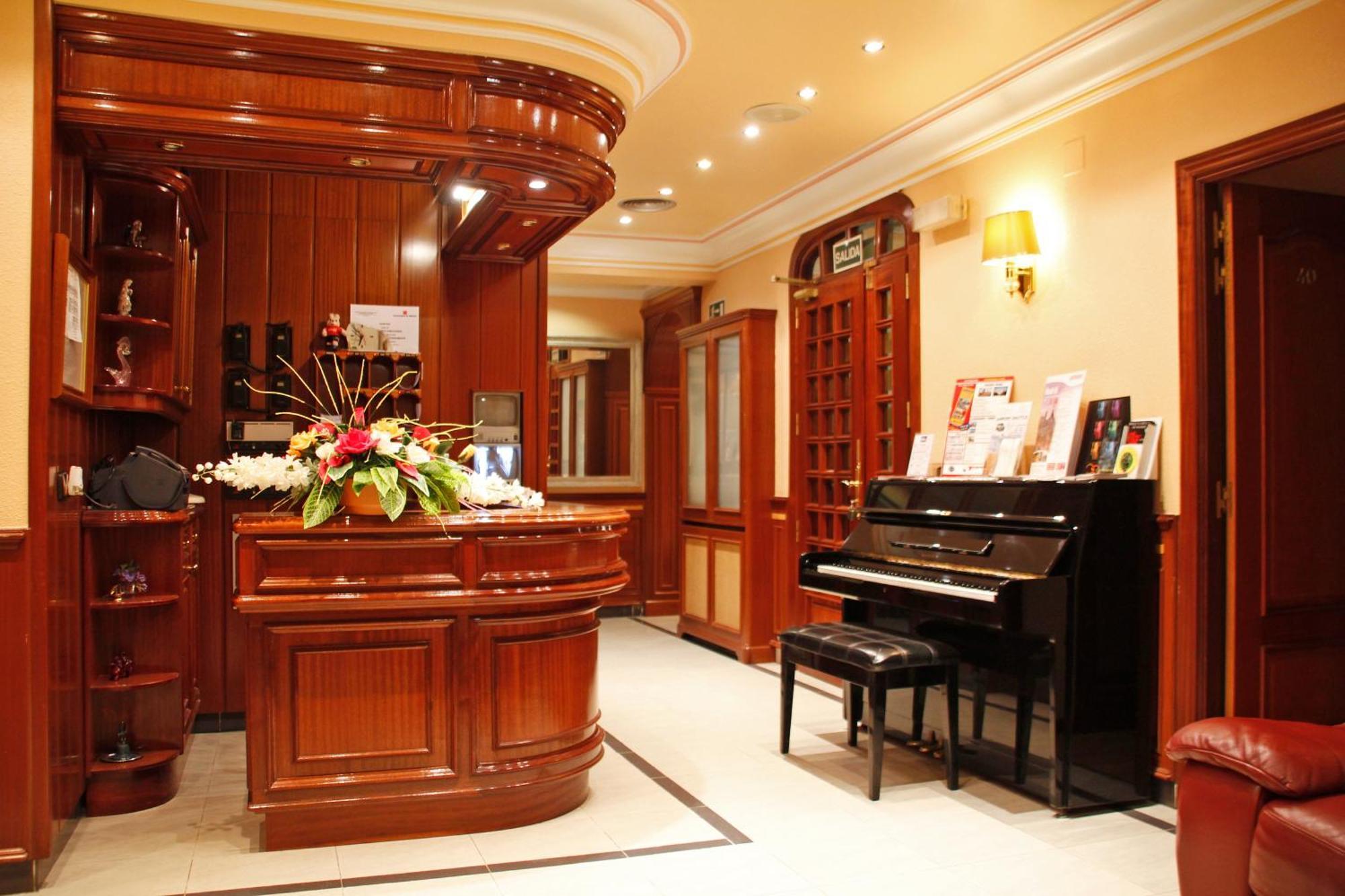 Hostal Victoria III Madrid Luaran gambar