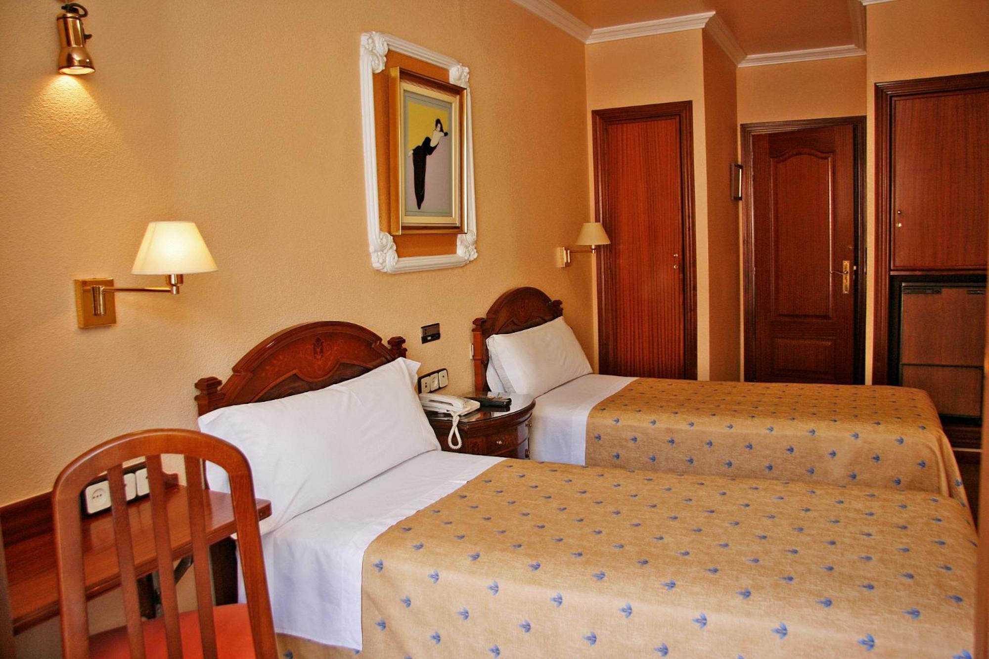 Hostal Victoria III Madrid Luaran gambar
