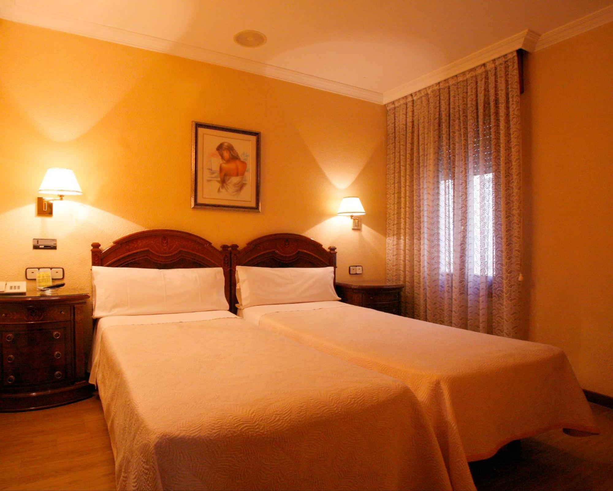 Hostal Victoria III Madrid Luaran gambar