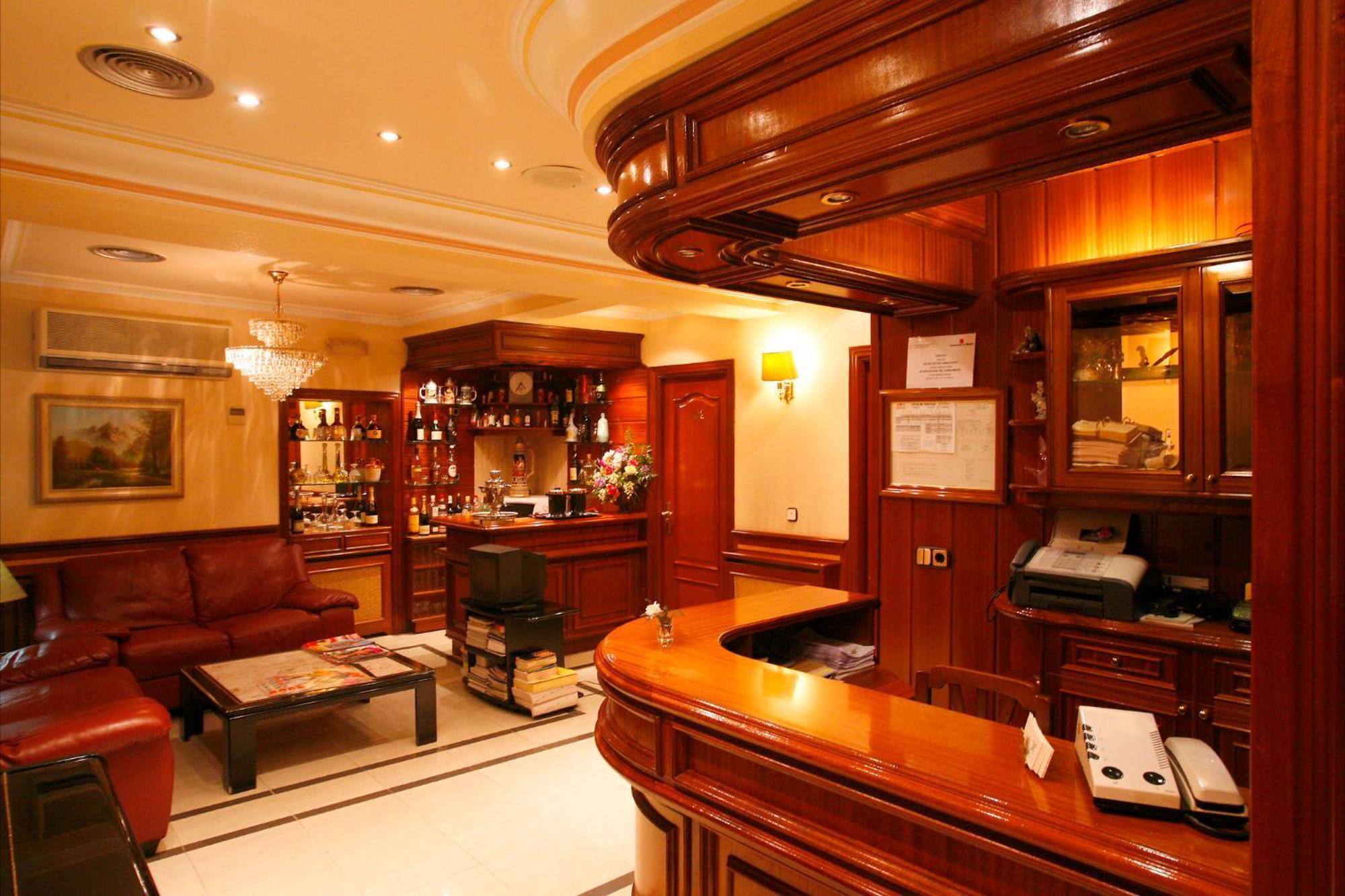 Hostal Victoria III Madrid Luaran gambar