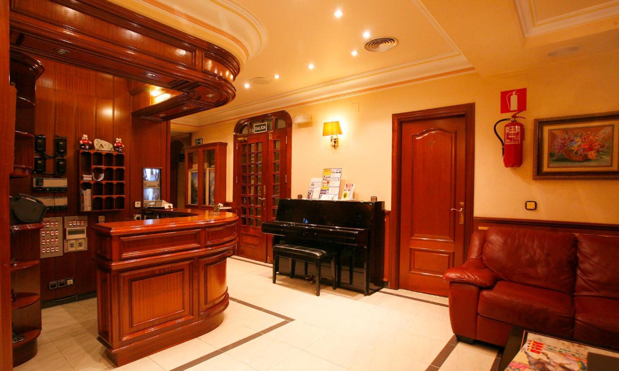 Hostal Victoria III Madrid Luaran gambar