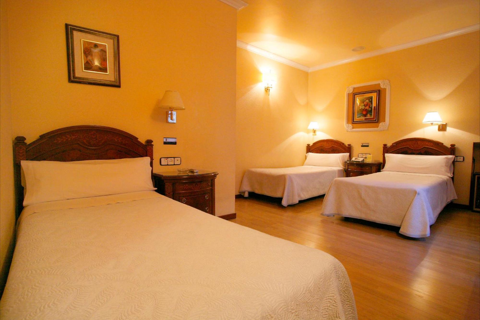 Hostal Victoria III Madrid Luaran gambar