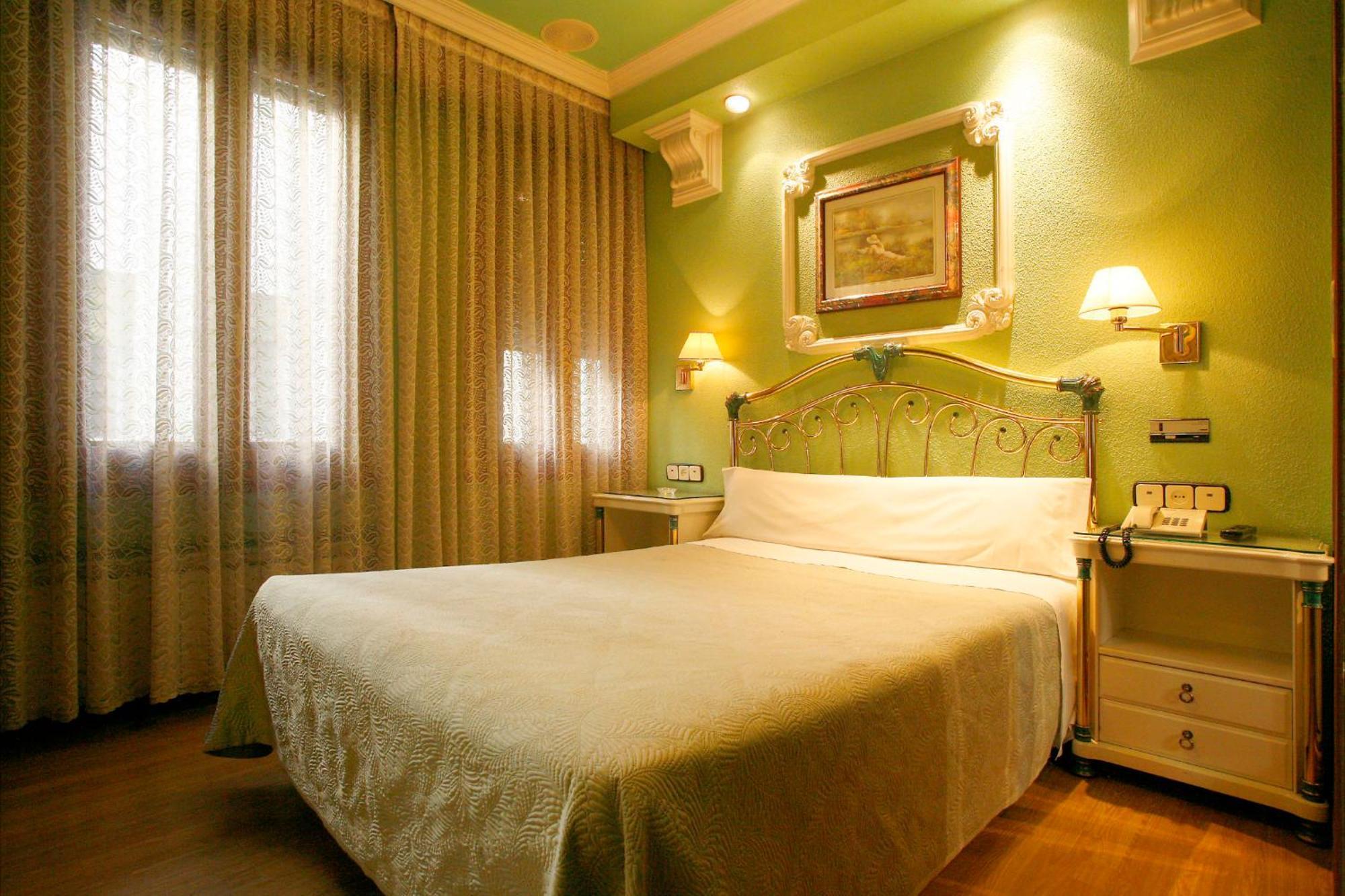 Hostal Victoria III Madrid Luaran gambar