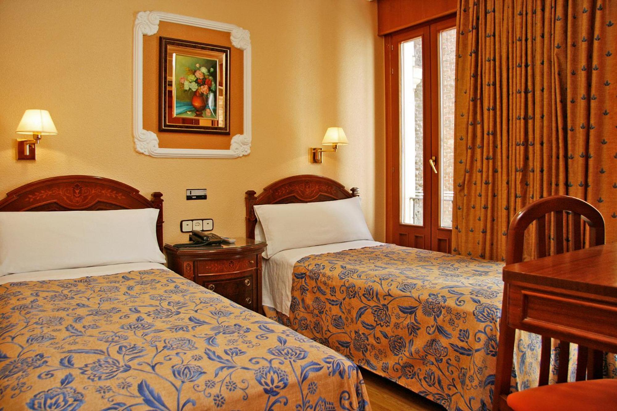 Hostal Victoria III Madrid Luaran gambar