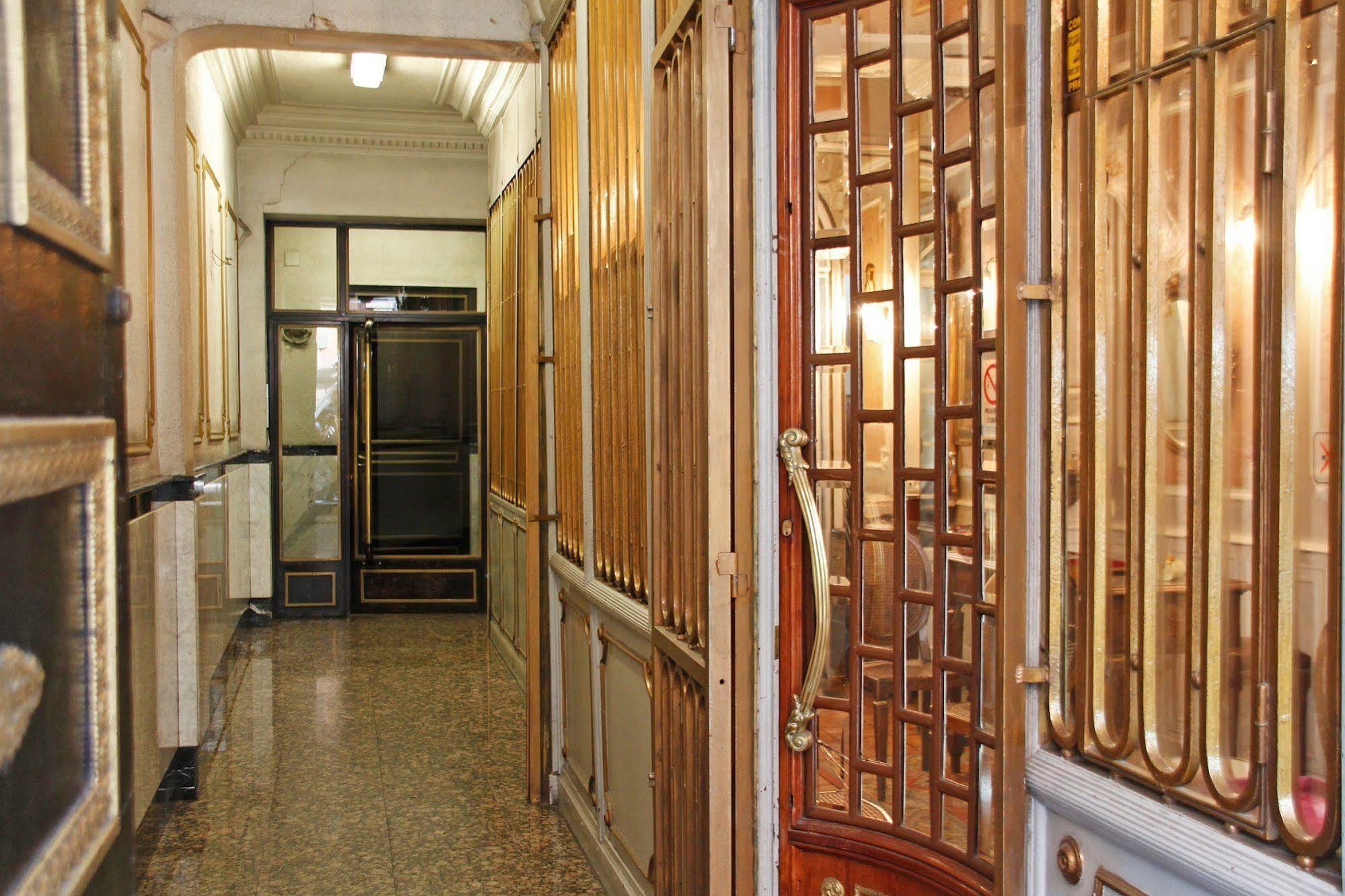 Hostal Victoria III Madrid Luaran gambar